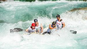 Uno de los deportes de riesgo favoritos es el rafting