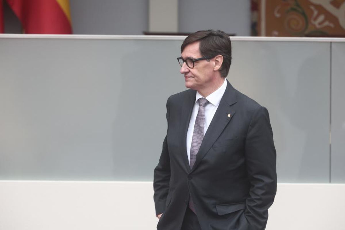 El presidente de la Generalitat, Salvador Illa durante el acto solemne de homenaje a la bandera nacional y desfile militar por el 12 de octubre en Madrid