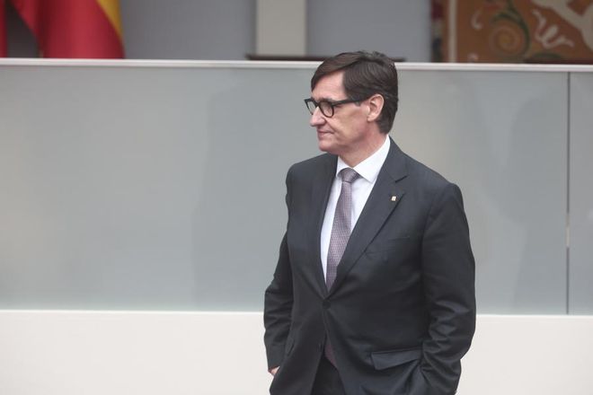 El presidente de la Generalitat, Salvador Illa durante el acto solemne de homenaje a la bandera nacional y desfile militar por el 12 de octubre en Madrid