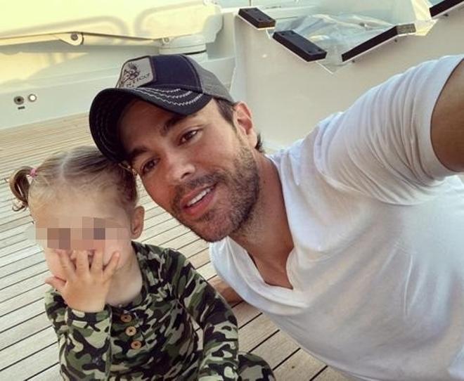 Enrique Iglesias junto a su hija Mary