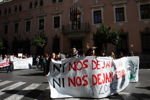 Los estudiantes defienden en las calles de Murcia la educación pública