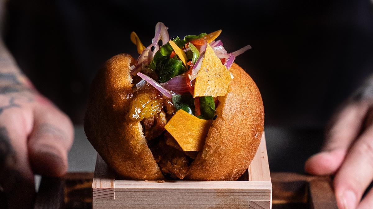 Bollo estilo 'mantou' con chicharrón de Barra M.