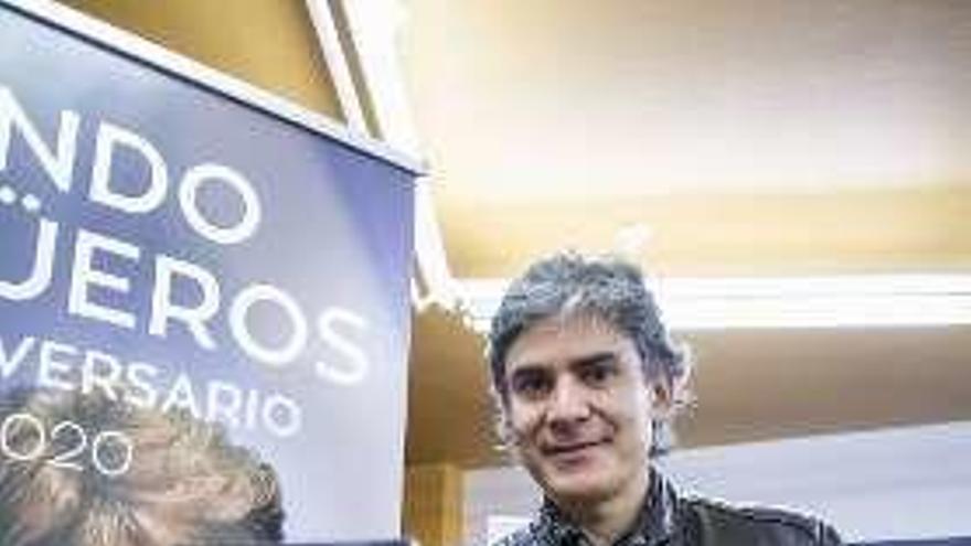 Nando Agüeros, ayer, con su nuevo disco.