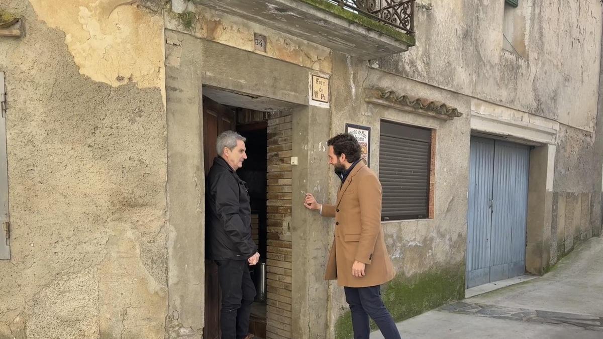 Isaac Claver y Jesús Lumbierres en la visita a la localidad de Baldellou.