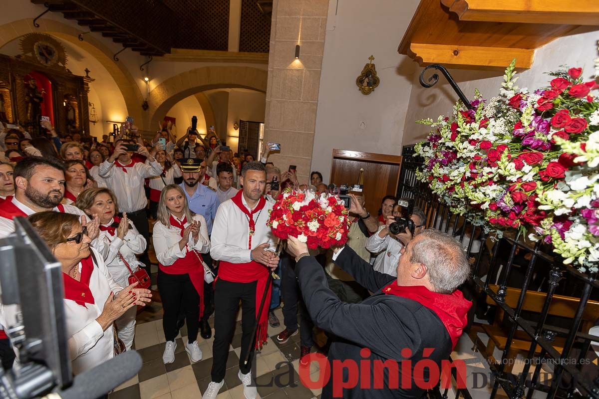 Bandeja de flores y ritual de la bendición del vino en las Fiestas de Caravaca