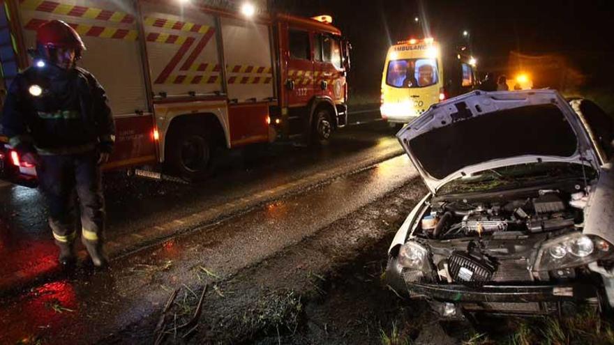 Herida una mujer en Porriño tras salirse de la vía con su coche y dar varias vueltas de campana