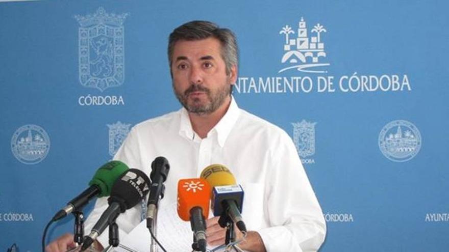 El gobierno local reclama a &quot;los precandidatos de PSOE&quot; a la Alcaldía que &quot;no usen sus cargos institucionales&quot;