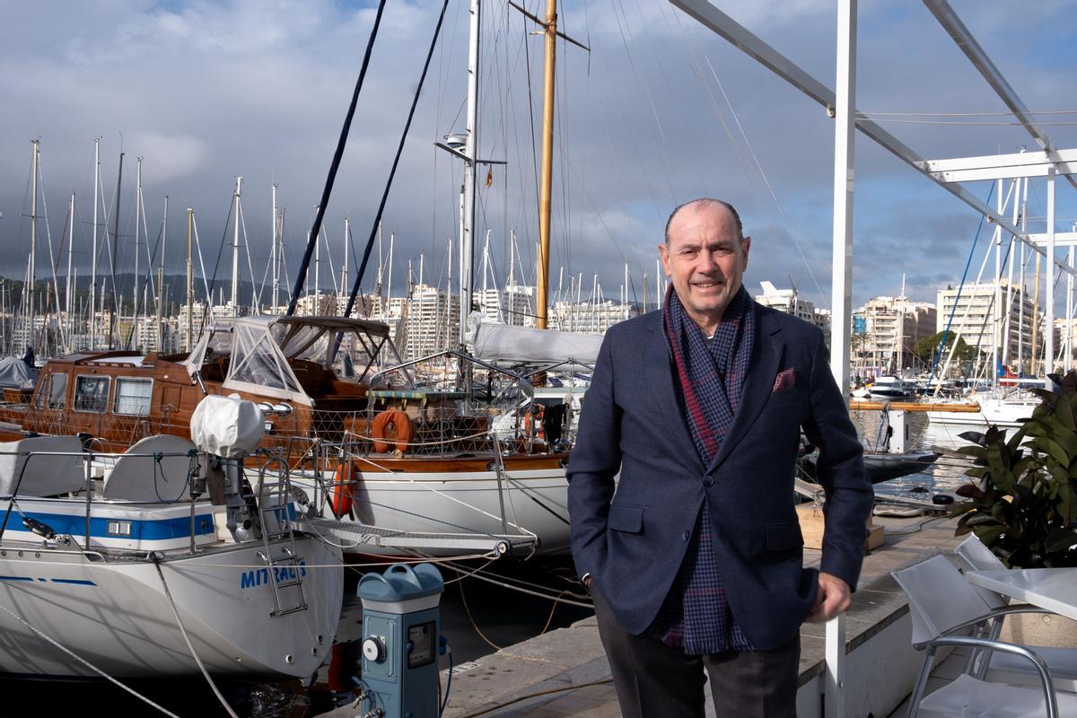 El presidente del Real Club Náutico de Palma, en la terraza de las instalaciones