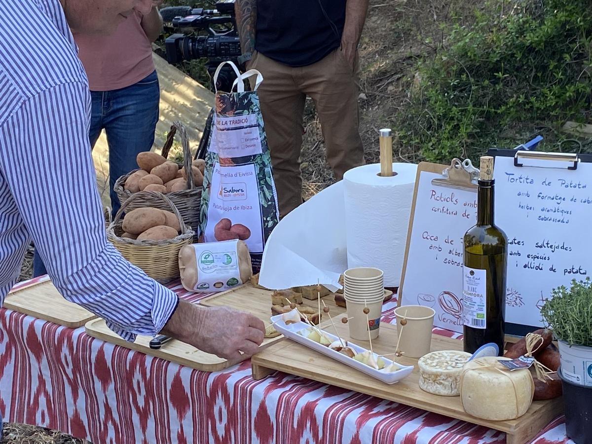 Galería: Así ha sido la presentación de la campaña de la 'patata vermella eivissenca' en Es Figueral Galería: Así ha sido la presentación de la campaña de la 'patata vermella eivissenca' en Es Figueral
