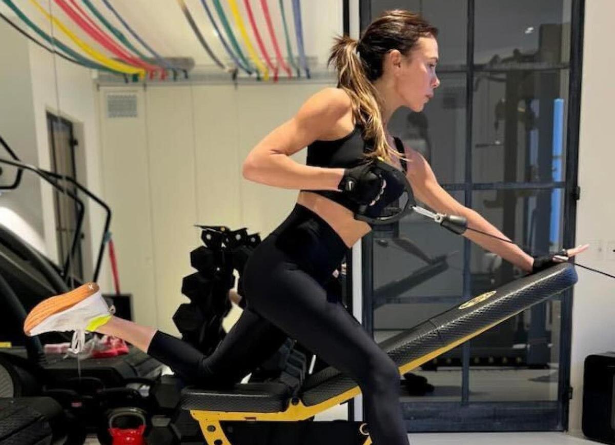 Victoria Beckham entrenando en casa.
