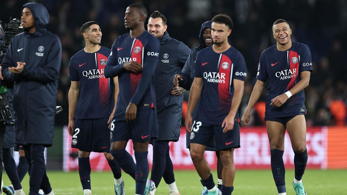 Los jugadores del PSG celebran la victoria ante el Milan