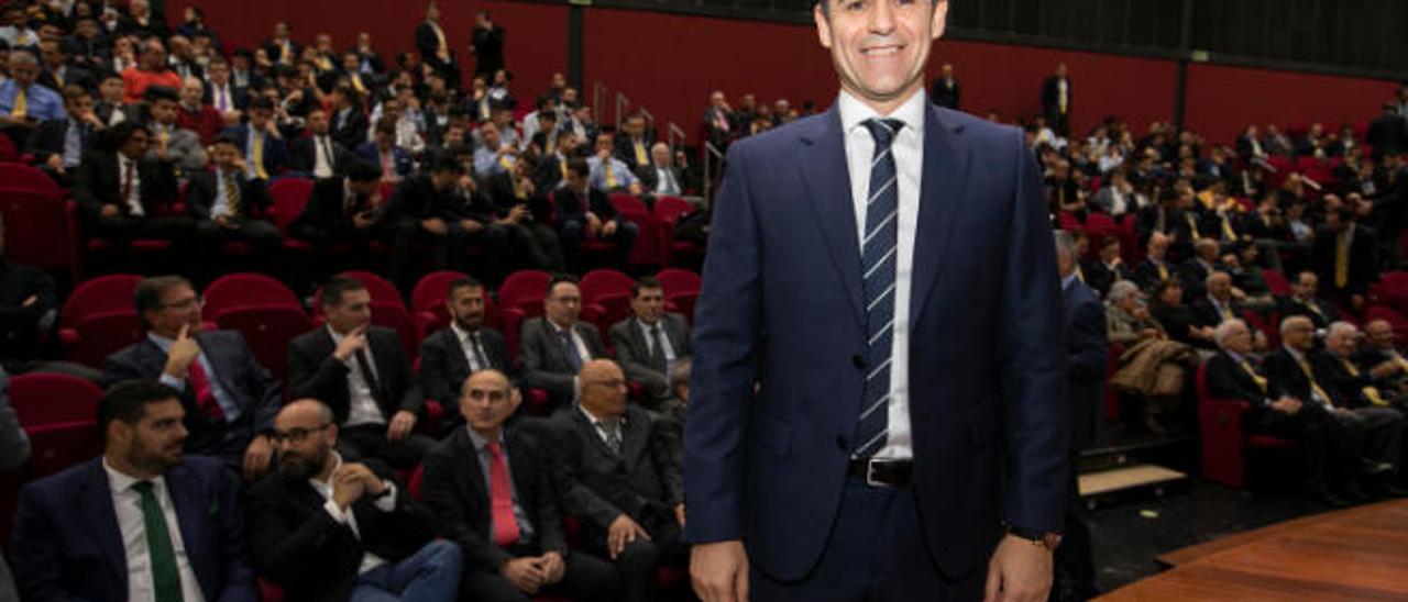 Carlos Velasco Carballo, presidente del CTA, en el Paraninfo, antes de la inauguración del Tagoror Clinic.