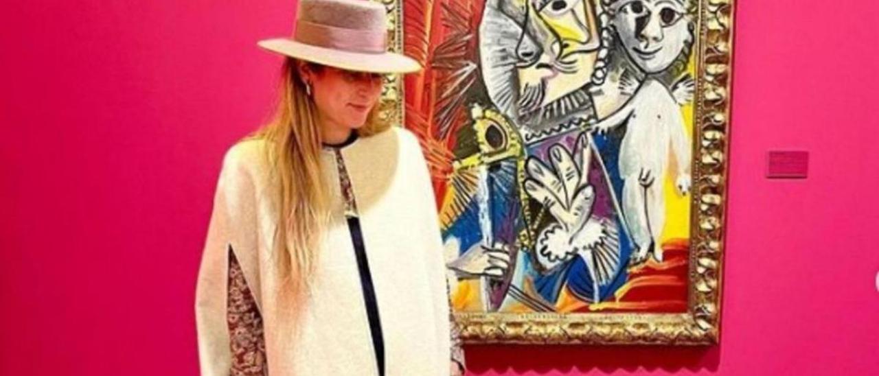 Inés de Cominges posa ante un Picasso en el Museo de Bellas Artes de Asturias. | Instagram