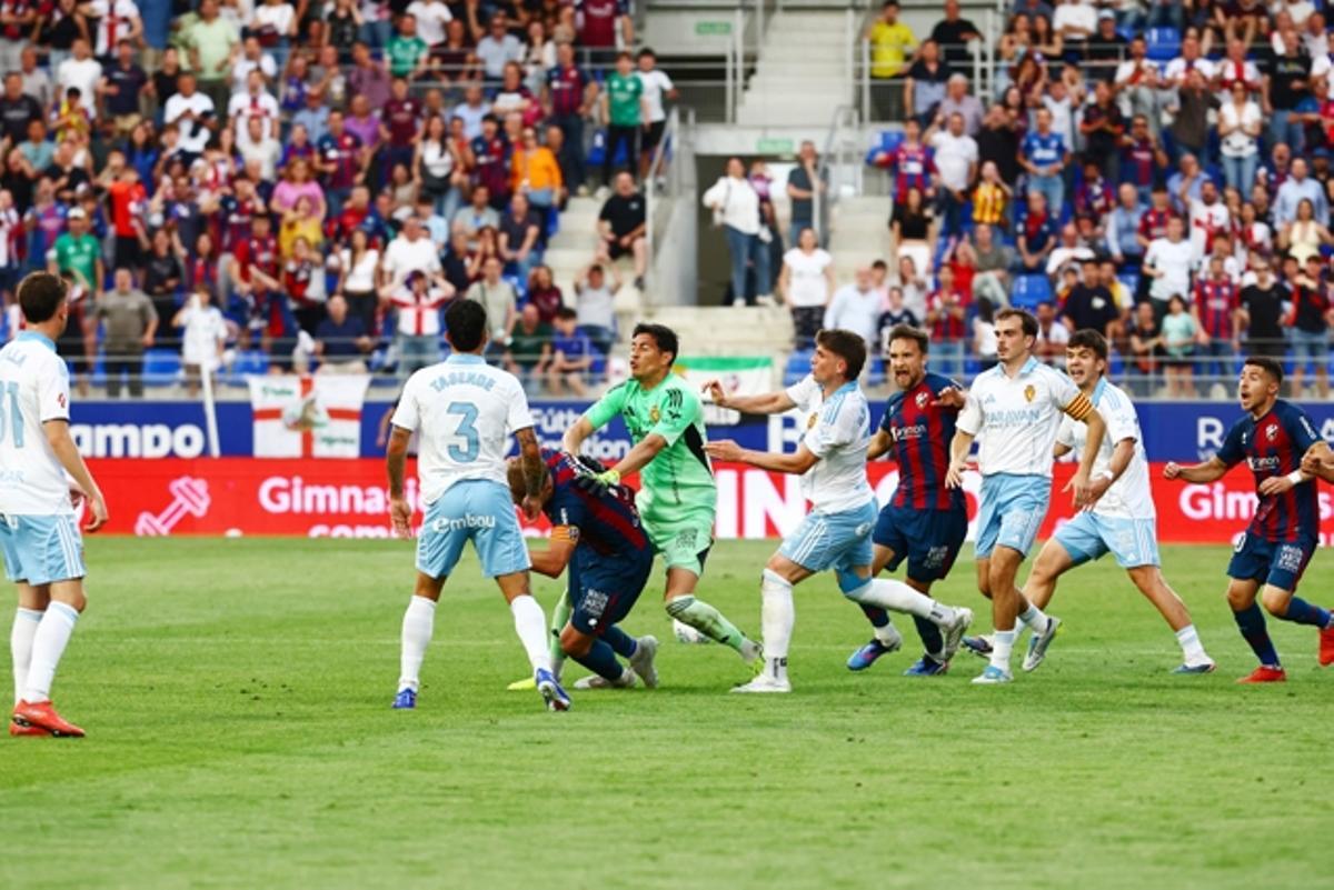El derbi más vergonzoso de la historia; la contracrónica del Huesca-Real  Zaragoza