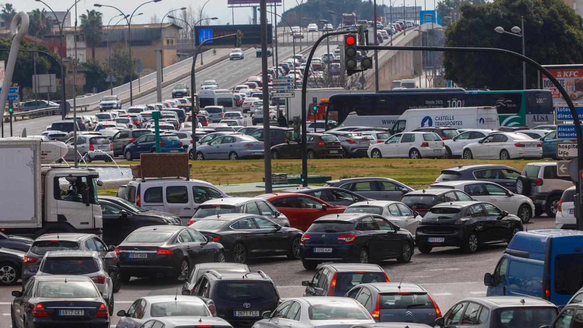 Tráfico denso en la salida sur de València