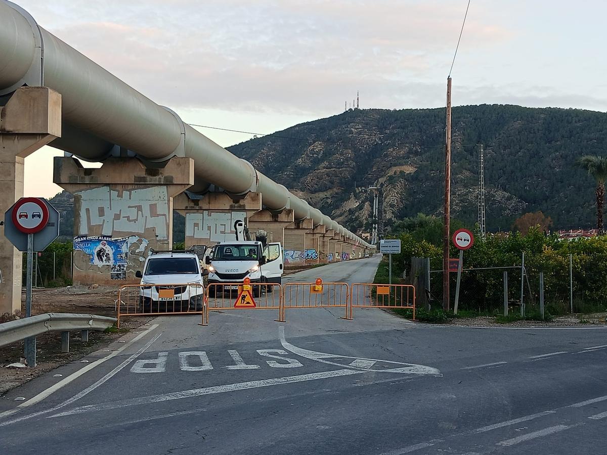 Corte de la carretera provocado por las fugas a presión de la juntas de dilatación del sifón