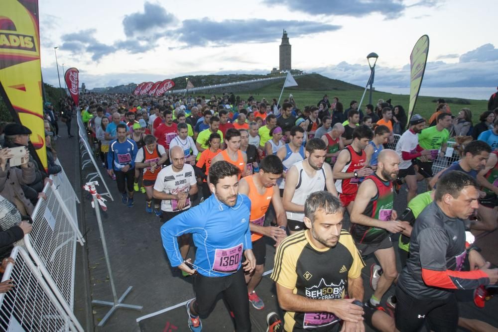 La carrera nocturna de la Torre de Hércules