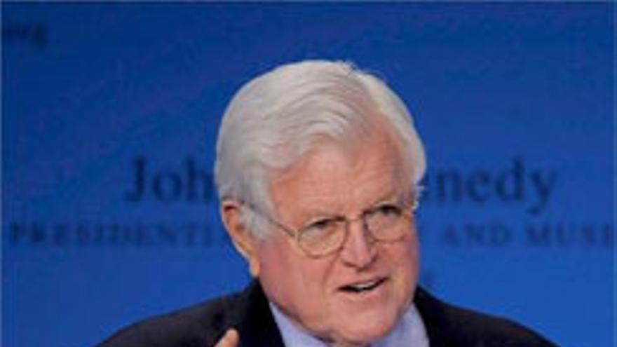 El Senador Edward Kennedy está fuera de peligro