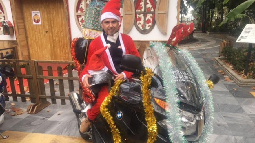 Un Papá Noel sobre dos ruedas en Marbella