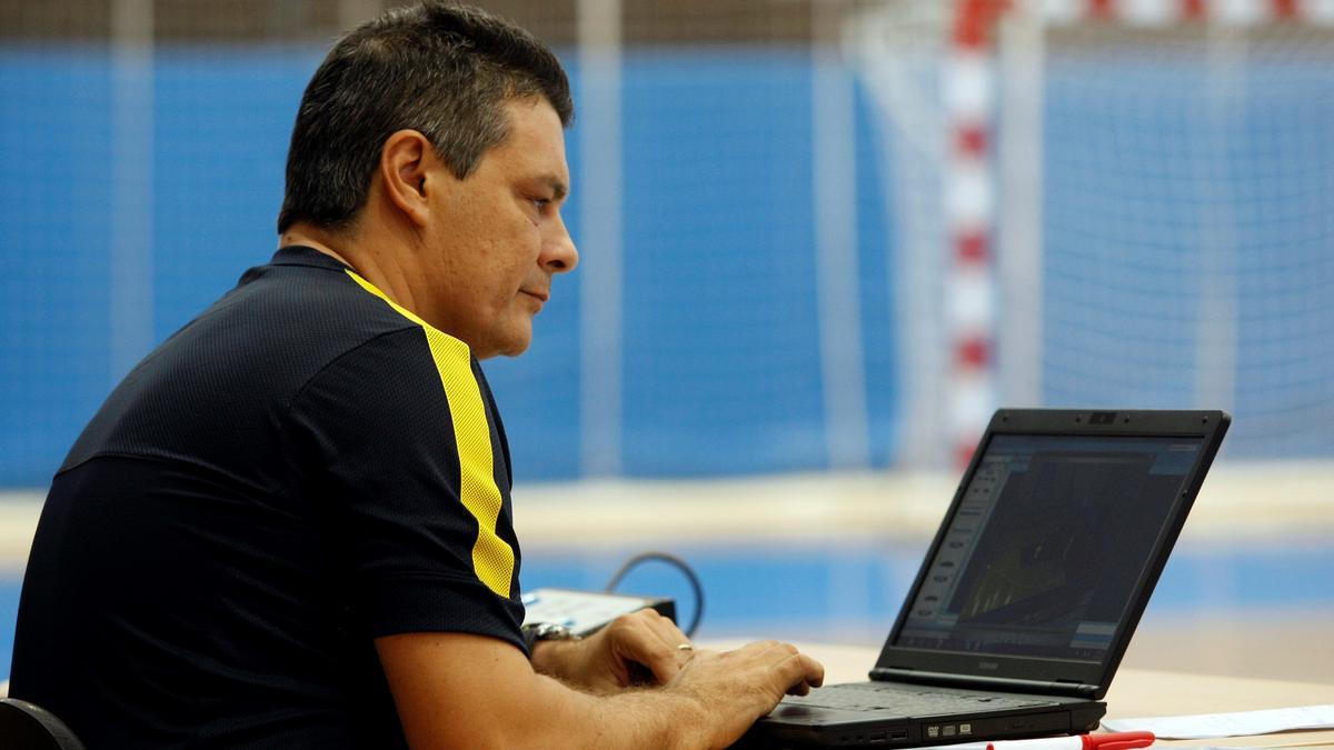 Xavi Pascual, en su época de entrenador del Barça de balonmano.