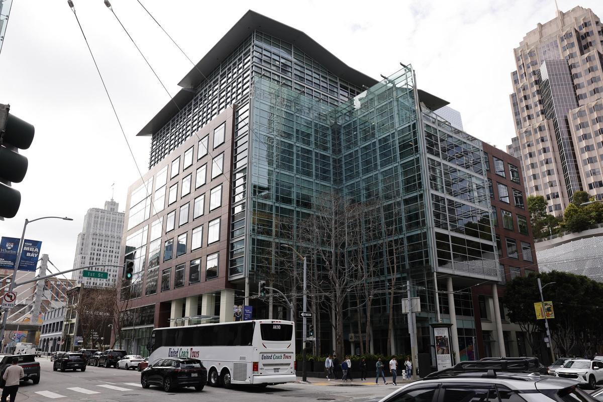 Trump ordena a las agencias federales dejar de usar la lA de Anthropic "inmediatamente".