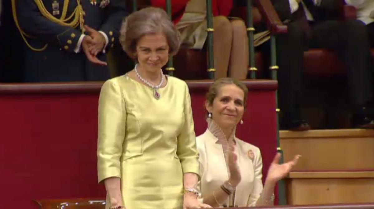 Gran ovació i reconeixement a la Reina Sofia, al Congrés dels Diputats, per les seves funcions durant el regnat.