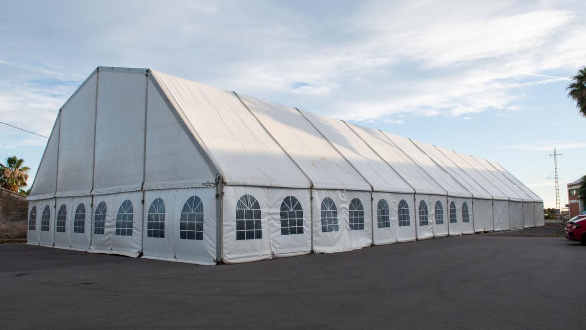 Imagen de la carpa de fiestas de Almassora, que finalmente no acogerá la fiesta de Nochevieja tras su cancelación por el covid.