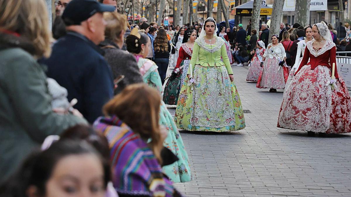 Un acto fallero celebrado en las calles de Gandia. | XIMO FERRI