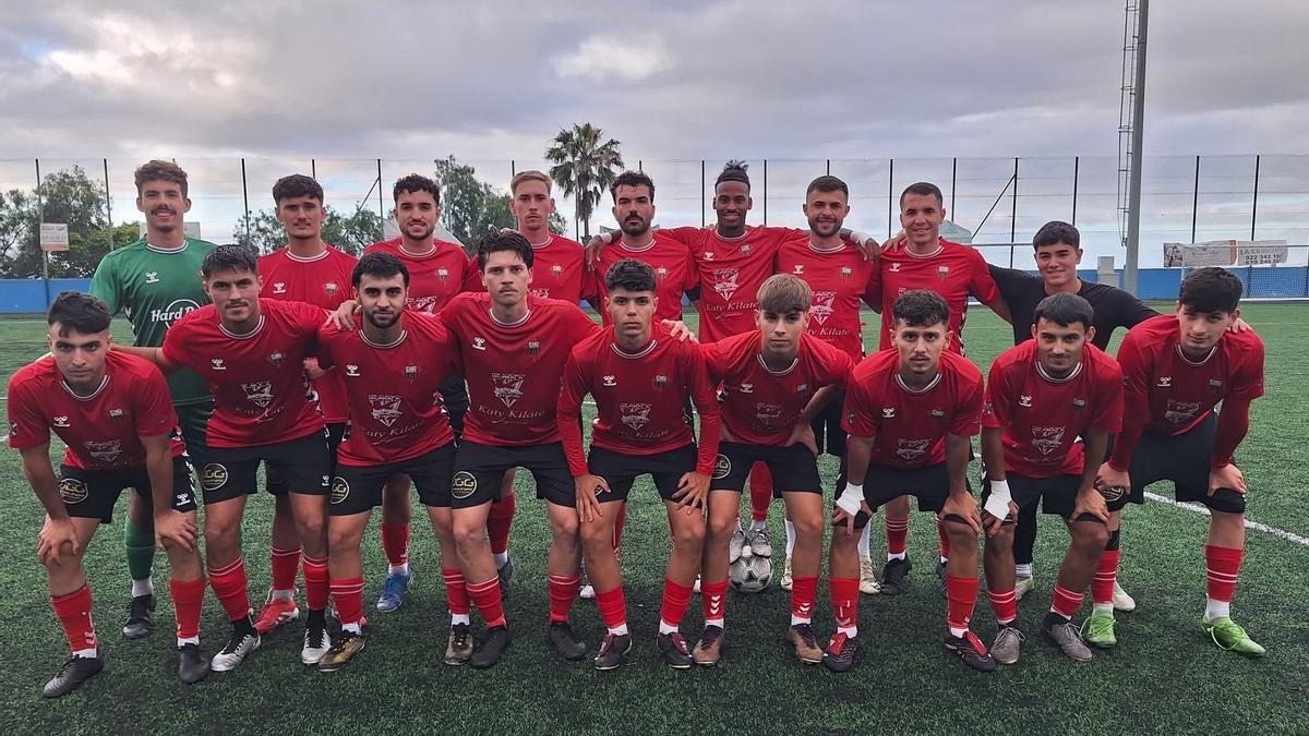 Plantilla del CD Bahía de Santiago, que pasa de estar descendido a salvado.