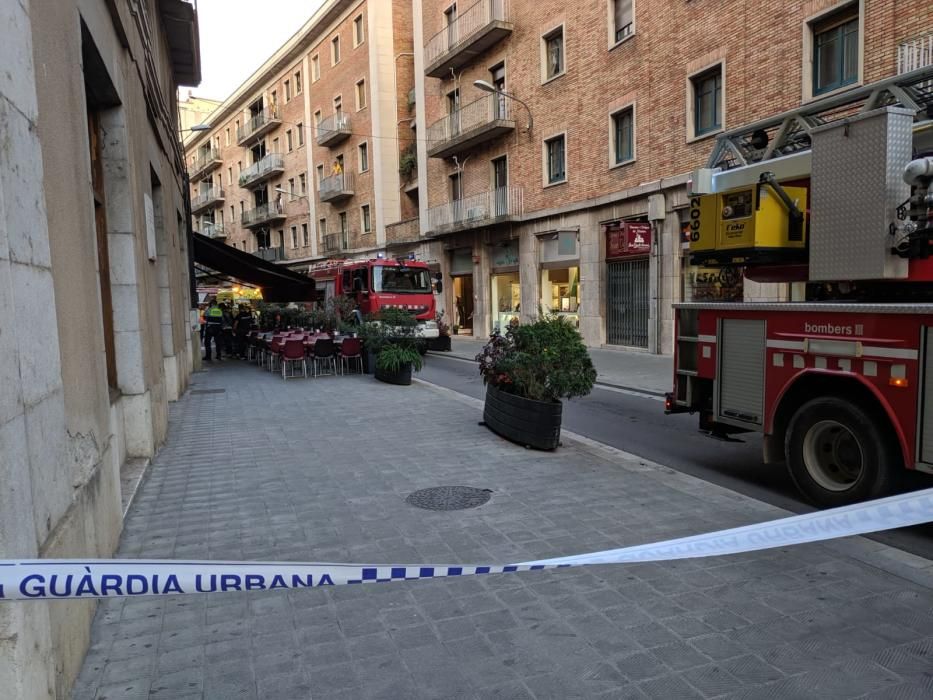 Foc en un local del carrer Monturiol de Figueres