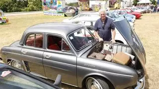 Cabueñes pone el broche a sus fiestas con una gran exposición de coches clásicos