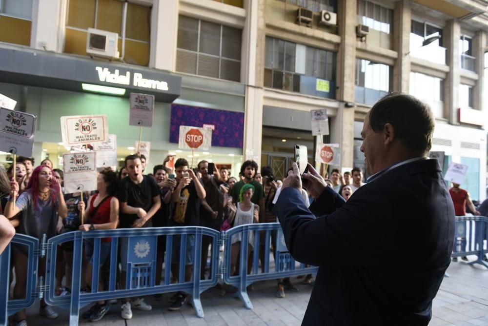 Performance contra el pregón de la Feria Taurina