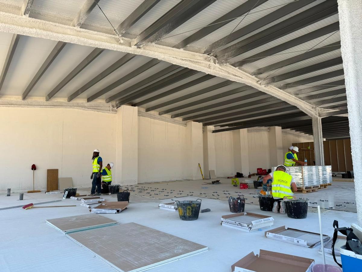 Interior del supermercado que se está construyendo en Arenales del Sol