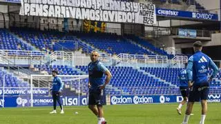 La original pancarta de apoyo al Oviedo ante su final contra el Espanyol: "Personalidad, piernas y pensar, ¡Vamos Oviedo!"