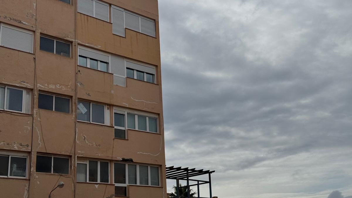 El bloque B de los apartamentos Don Pepe hace un año.