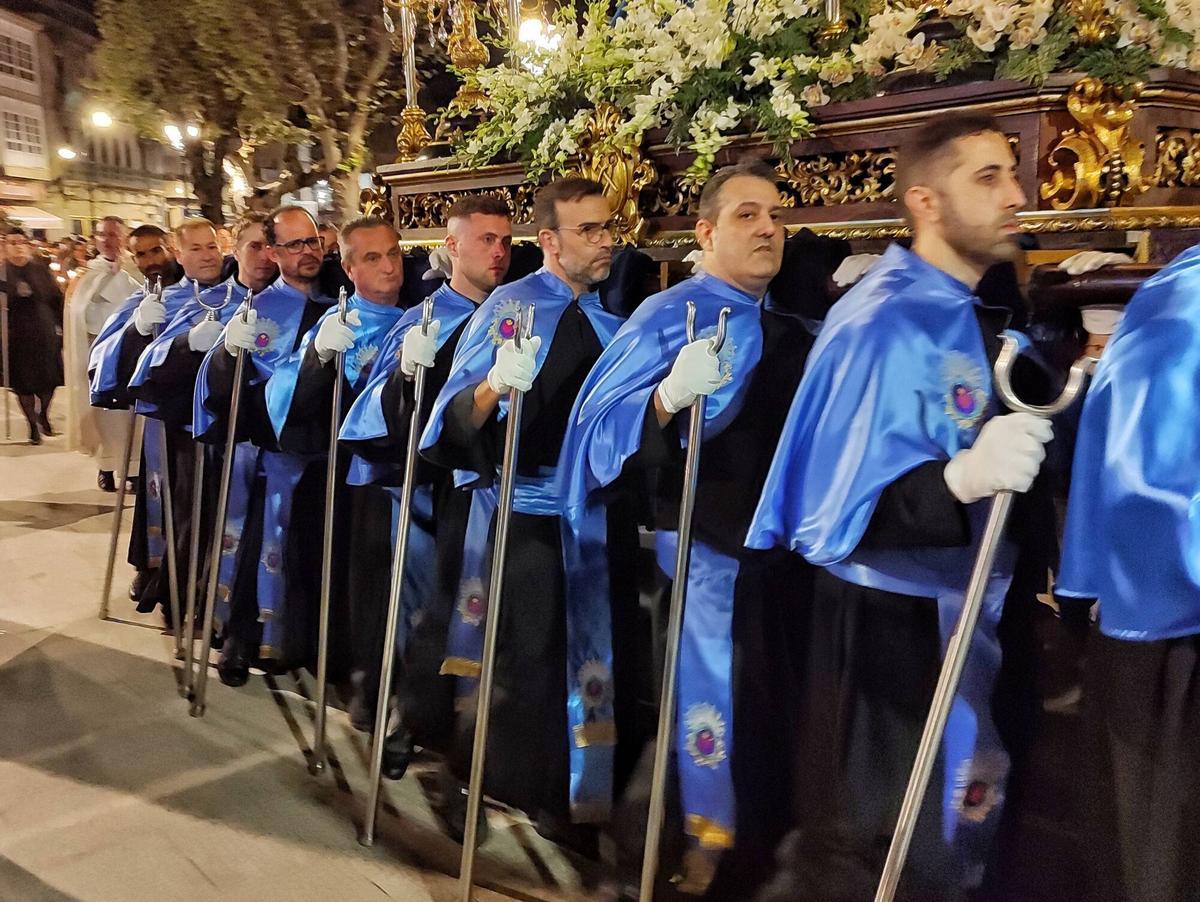 La patrona de Cangas sale en procesión para abrir la Semana Santa