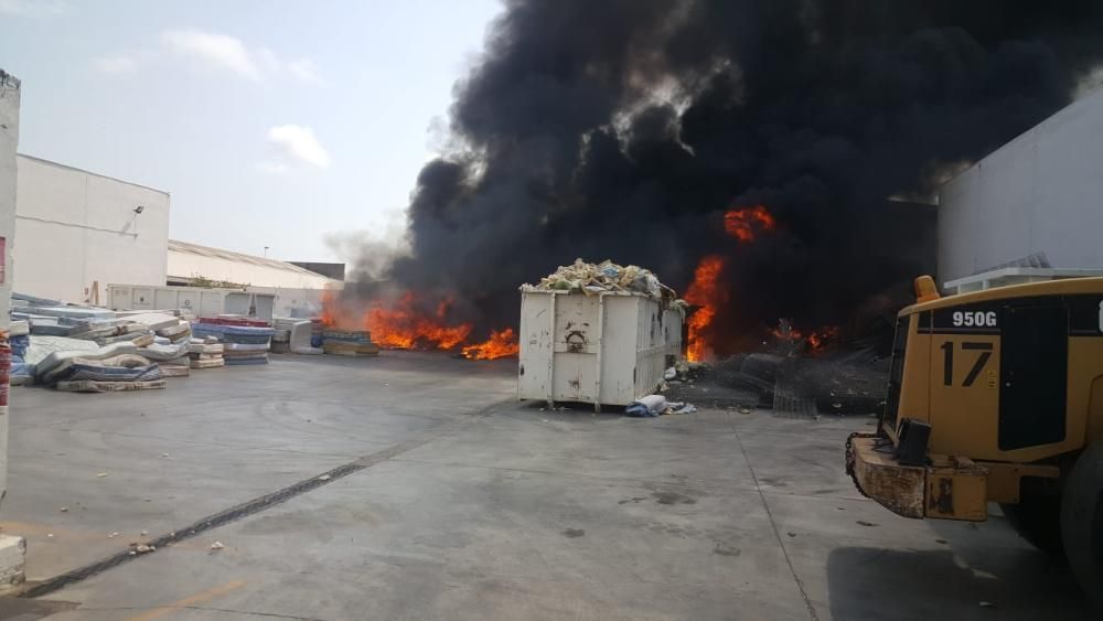 Incendio en una nave de Alboraia