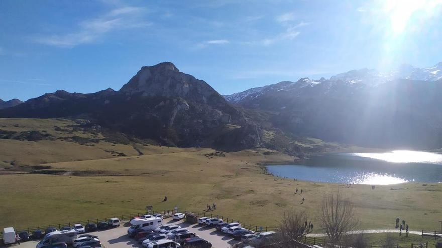 Reclaman el acceso libre y gratuito a los Lagos de Covadonga para los vecinos de Cangas de Onís