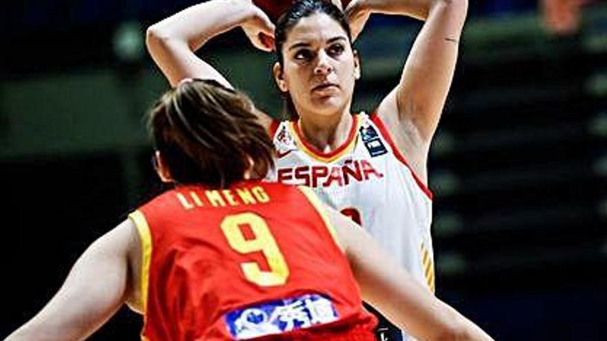 Marta Xargay, en un partit amb la selecció espanyola de bàsquet.