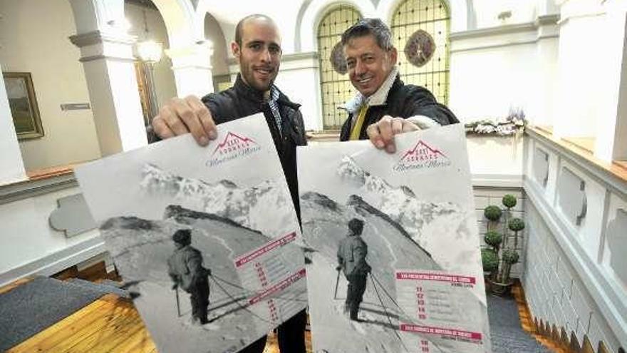 Saúl Martín e Ismael González Arias, con el cartel de las jornadas.