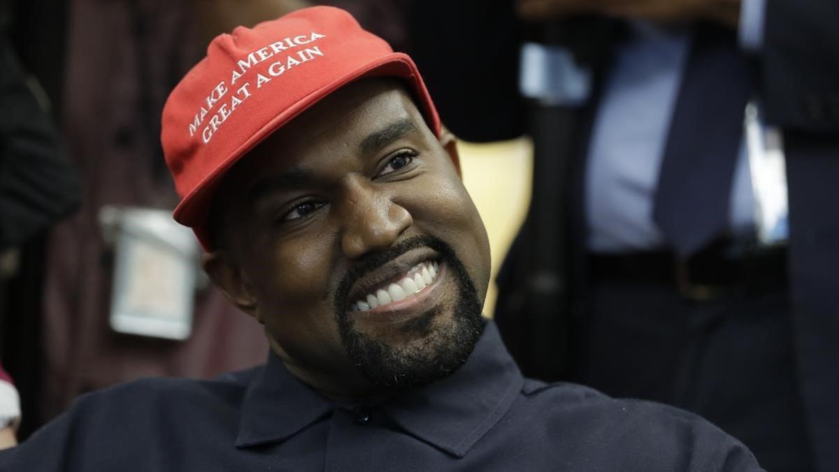 Kanye West, con una gorra con el texto 'Make America great again', en el 2018