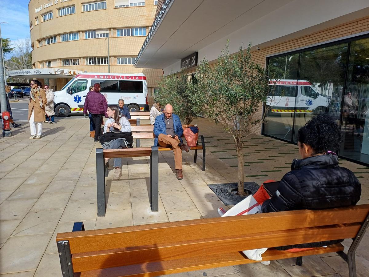 Exterior de Urgencias del Hospital General de Castellón este lunes.