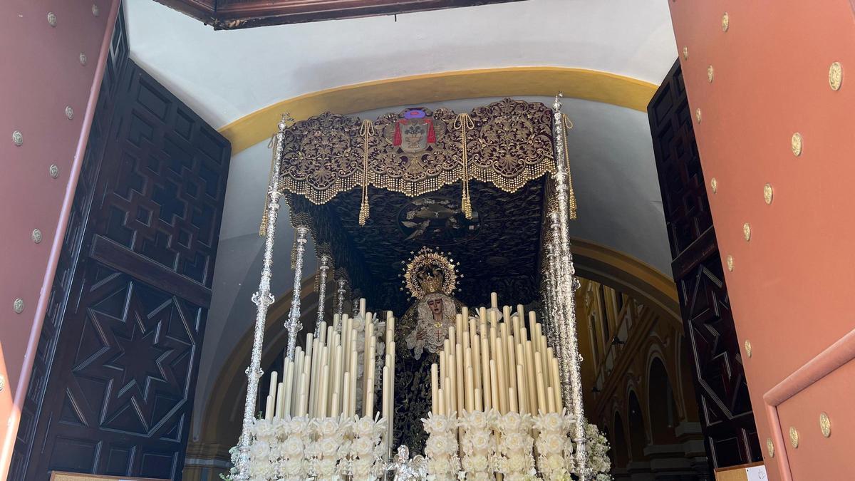 La Virgen de la Encarnación sale de la Parroquia de San Benito Abad
