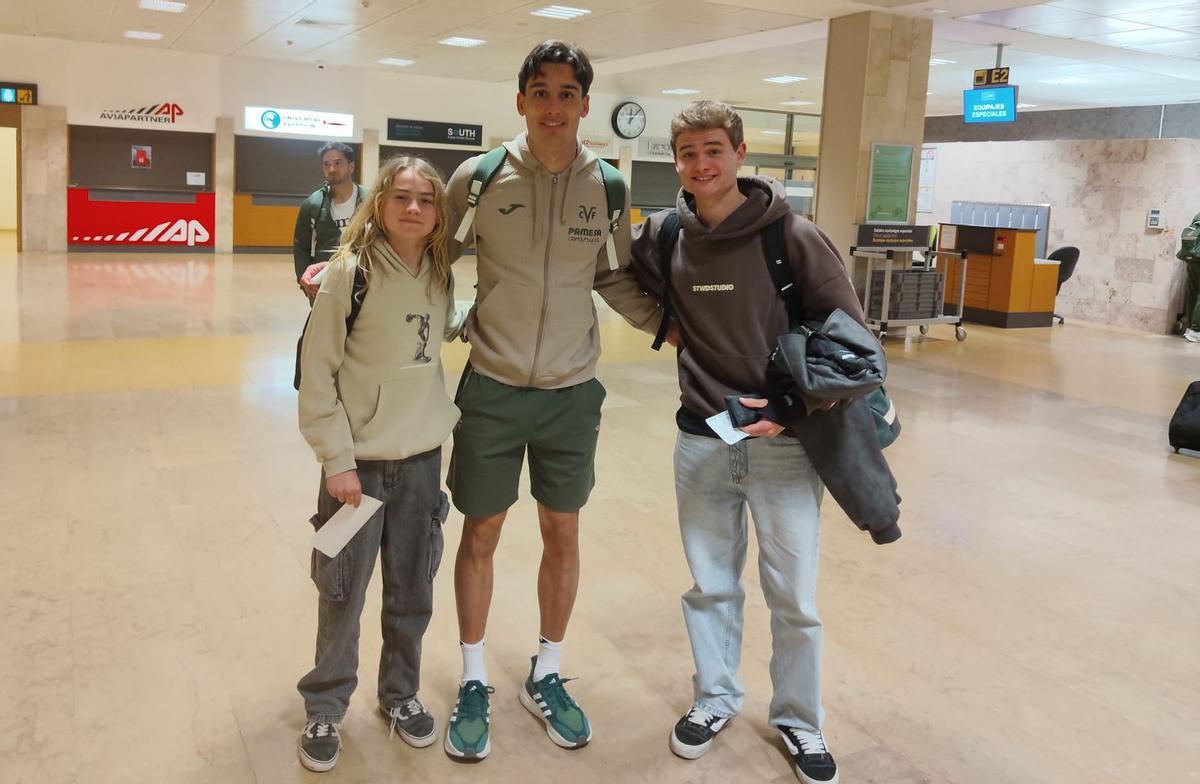 Galería: Aray y Adur viven la experiencia como suscriptores de Mediterráneo de viajar con el Villarreal a Girona