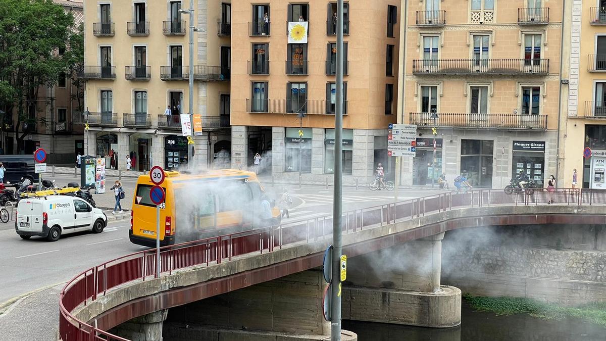 S'incendia un bus urbà al centre de Girona