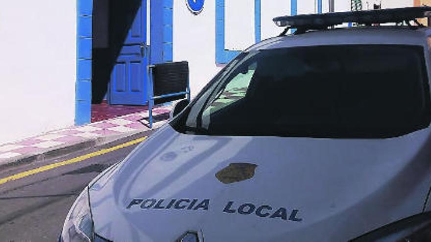 Roba en coches tras rastrear la frecuencia de mandos a distancia