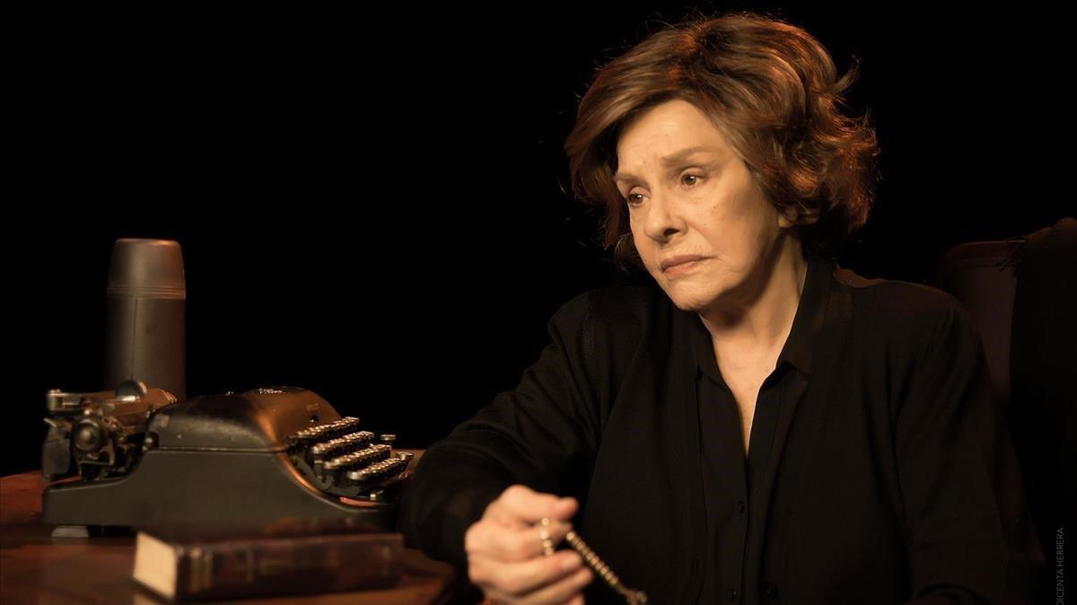 Al interpretar a Menchu, Lola Herrera siempre ha mantenido una relación de amor-odio con el personaje. Al interpretar a Menchu, Lola Herrera siempre ha mantenido una relación de amor-odio con el personaje.