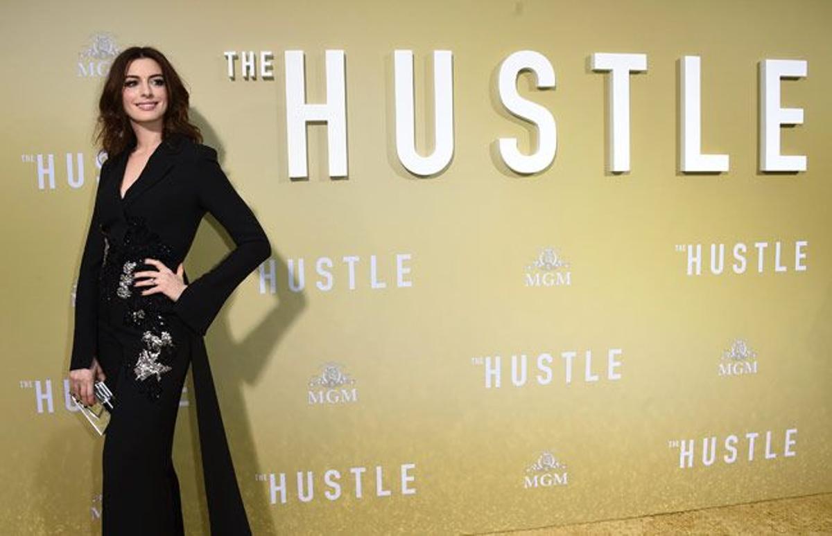 Anne Hathaway posa de Elie Saab