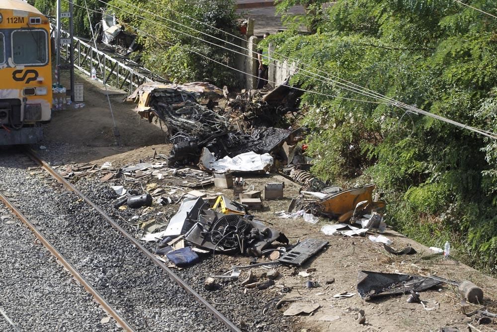 Accidente de tren en O Porriño | Retiran el primer vagón de la vía