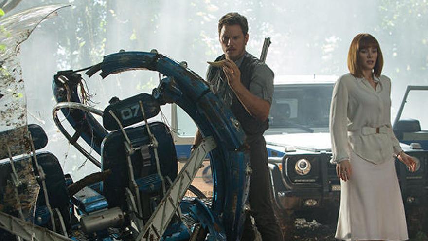 Chris Pratt y Bryce Dallas Howard en &#039;Jurassic World&#039;.